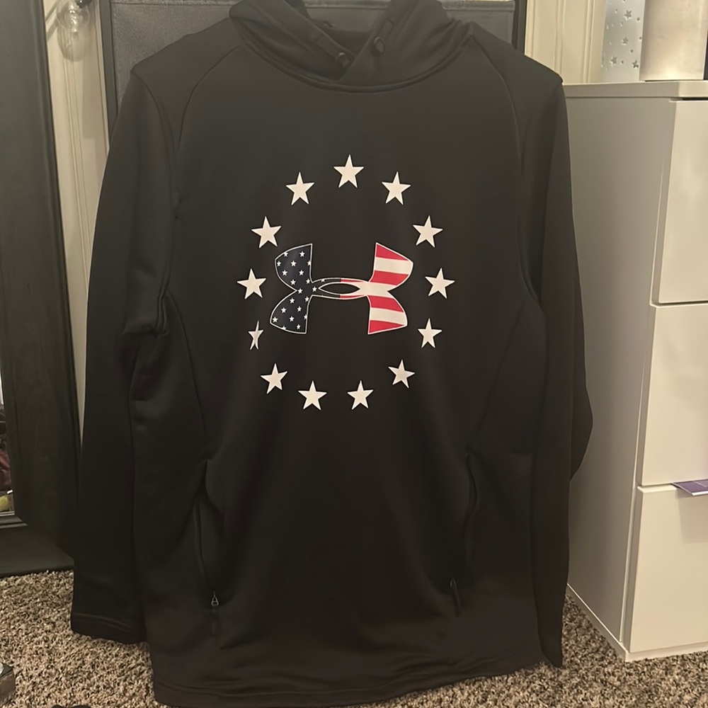 Men’s Under Armor hoodie/size medium.